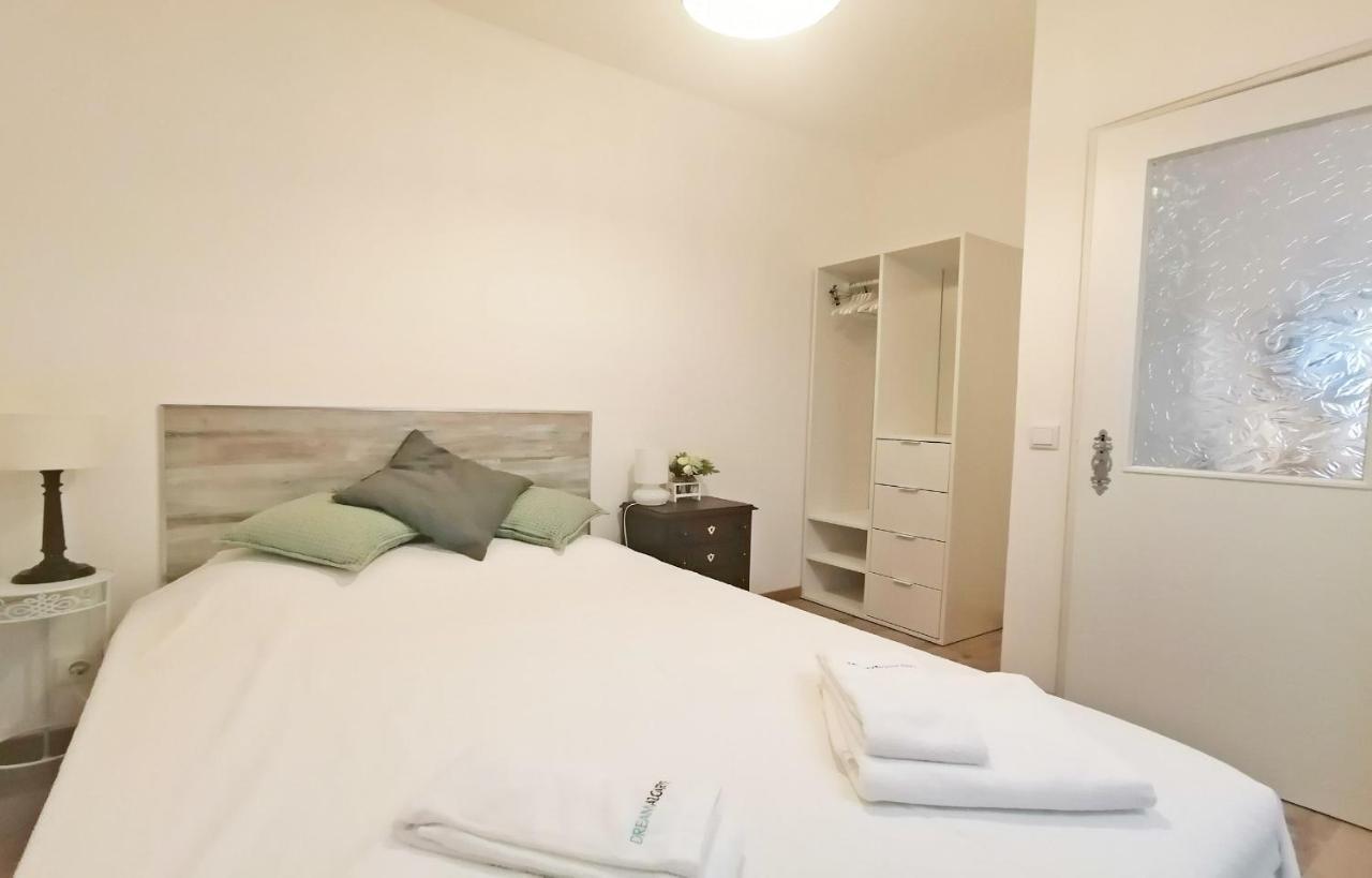 A41 - Olive Tree Street 1 Bed Flat Appartamento Lagos Esterno foto